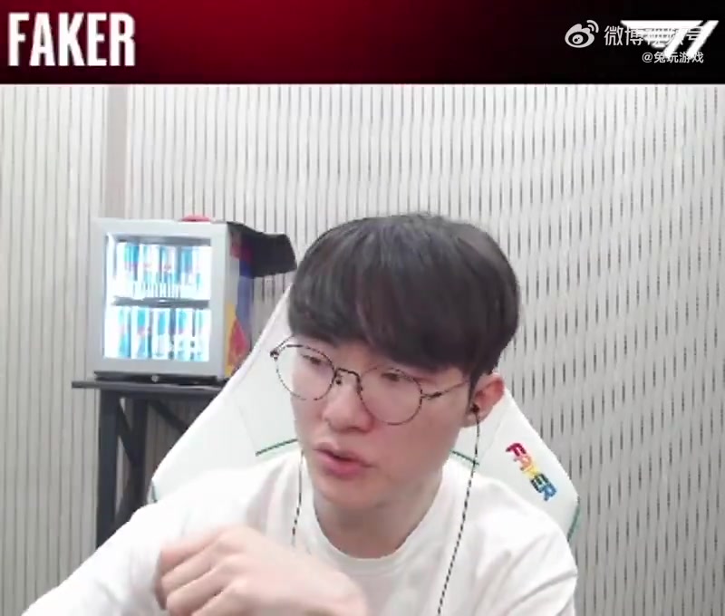 不愧是你!Faker:应援棒可以作为防身武器挥舞 看起来非常坚固