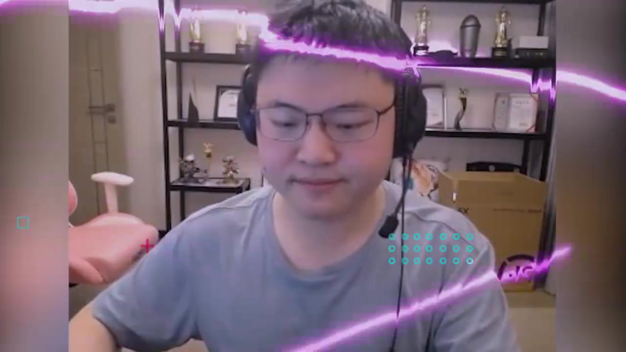 Uzi决定换鼠标:换个无线的,上次去小明家 他那款和我手感差不多